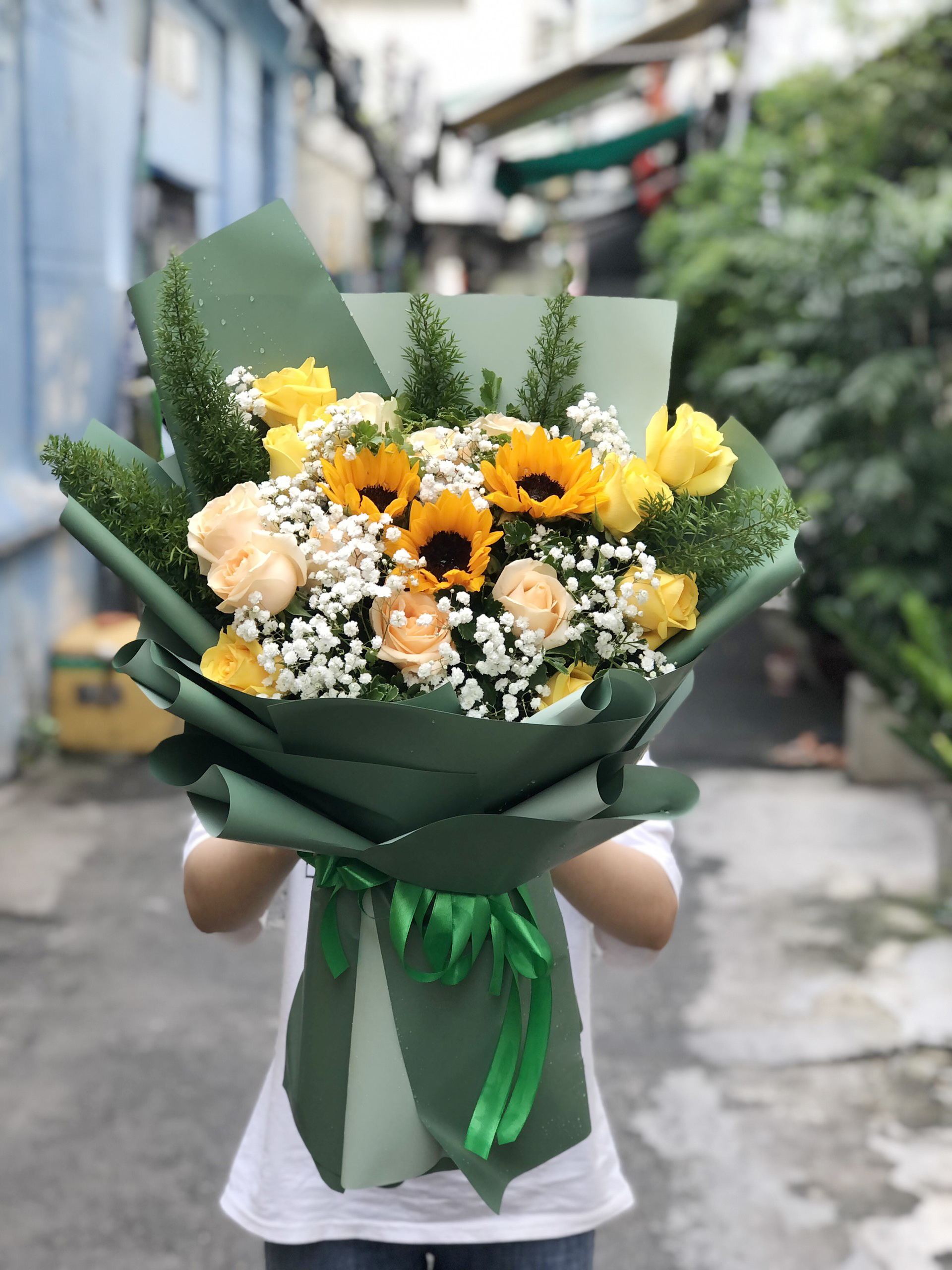 Bó hoa hướng dương và hoa hồng Bó hoa hướng dương và hoa hồng