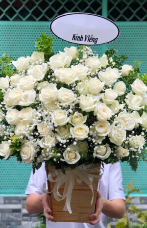 Giỏ hoa viếng hồng trắng